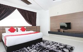 Oyo 89888 Dz Residence Guest House